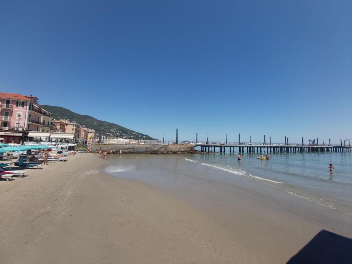 La Gallina Nel Castello Citr Oo9002-Beb Oo11 Albenga Exterior foto