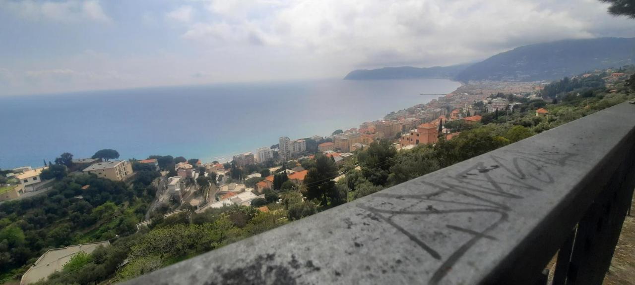 La Gallina Nel Castello Citr Oo9002-Beb Oo11 Albenga Exterior foto