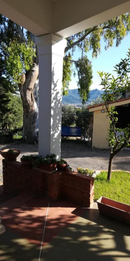 La Gallina Nel Castello Citr Oo9002-Beb Oo11 Albenga Exterior foto